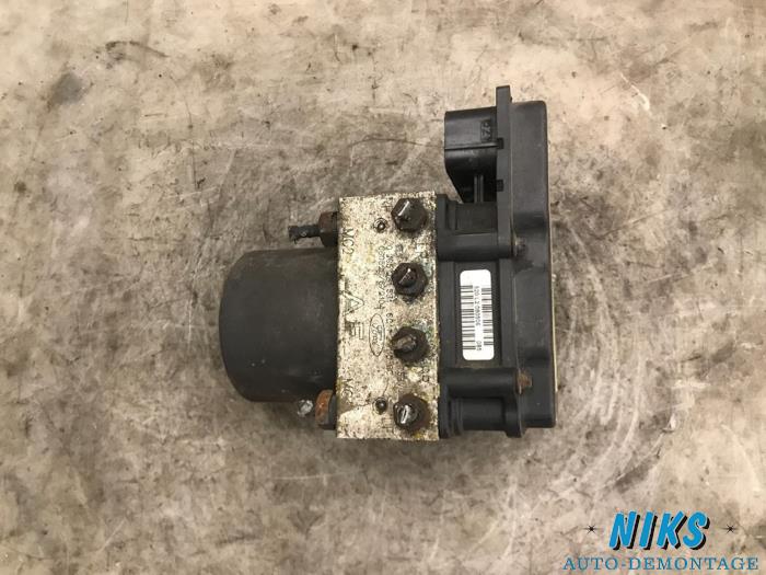 ABS pump from a Ford Transit 2.2 TDCi 16V 2006
