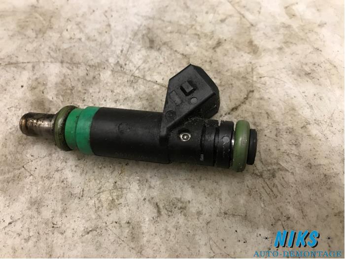 Injector (petrol injection) from a Ford Fusion 2003