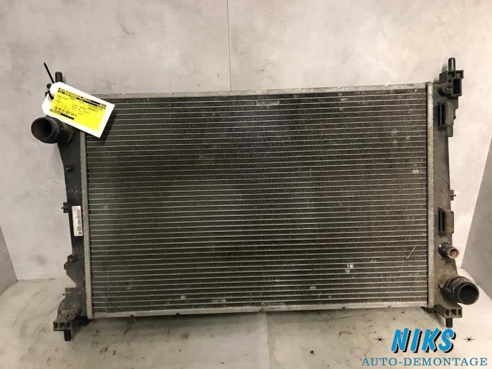 Used Radiator Fiat Doblo Cargo (263) 1.3 MJ 16V DPF Euro 5 Price on request offered by Niks autodemontage