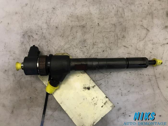 Injector (diesel) from a Opel Corsa 2006