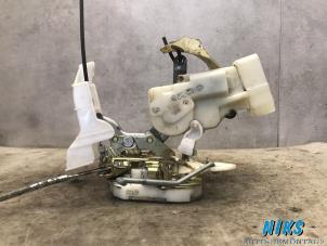 Used Front door lock mechanism 4-door, right Toyota Yaris Verso (P2) 1.3 16V Price on request offered by Niks autodemontage