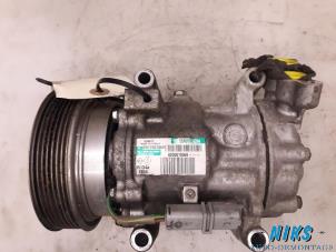 Used Air conditioning pump Renault Clio III (BR/CR) 1.2 16V 75 Hi-Flex Price on request offered by Niks autodemontage