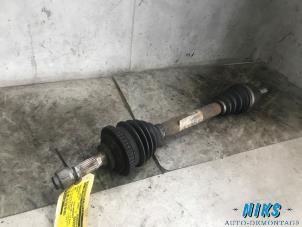 Used Front drive shaft, left Peugeot 206 SW (2E/K) 1.4 HDi Price on request offered by Niks autodemontage