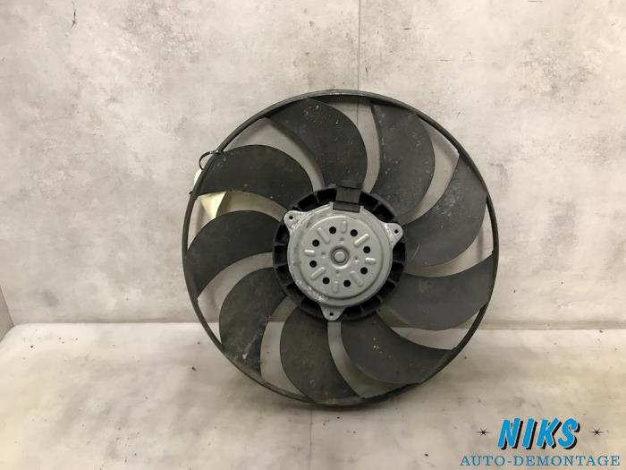 Cooling fans from a Nissan Qashqai (J10) 2.0 dCi 4x4 2009