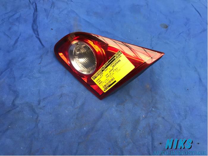 Taillight, right from a Nissan Qashqai (J10) 2.0 dCi 4x4 2009