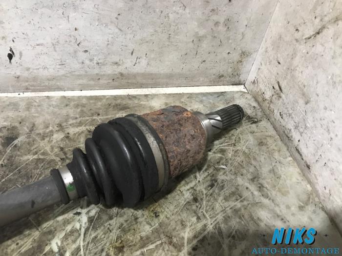 Drive shaft, rear left from a Nissan Qashqai (J10) 2.0 dCi 4x4 2009