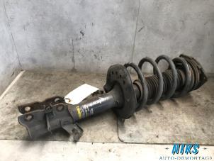 Used Front shock absorber rod, right Nissan Qashqai (J10) 2.0 dCi 4x4 Price on request offered by Niks autodemontage