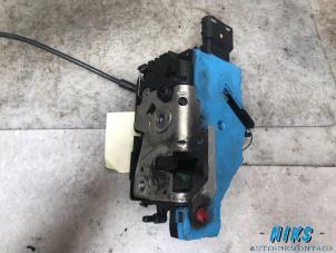 Used Rear door mechanism 4-door, right Peugeot 207 Price on request offered by Niks autodemontage