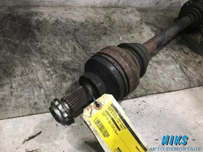 Drive shaft, rear left from a BMW 5 serie Touring (E39) 530d 24V 2002