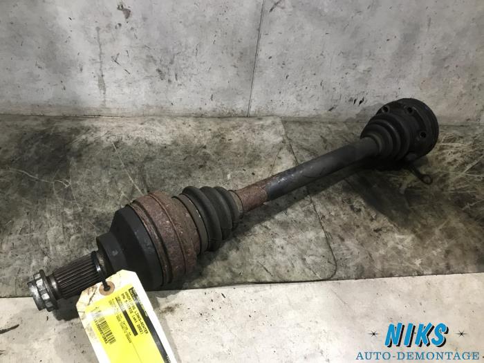 Drive shaft, rear left from a BMW 5 serie Touring (E39) 530d 24V 2002