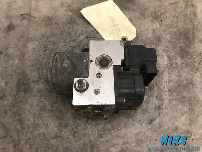 Begagnade ABS-pump Mitsubishi Space Star (DG) 1.8 MPi 16V Pris på förfrågan erbjuds av Niks autodemontage