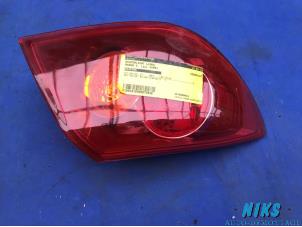Używane Tylne swiatlo pozycyjne lewe Mazda 3 Sport (BK14) 1.6i 16V Cena na żądanie oferowane przez Niks autodemontage