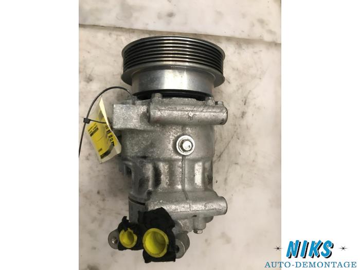 Usagé Compresseur de clim Renault Twingo II (CN) 1.2 16V Prix sur demande proposé par Niks autodemontage