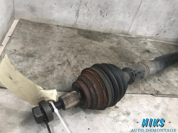Front drive shaft, right from a Volkswagen Golf V (1K1) 1.6 2005