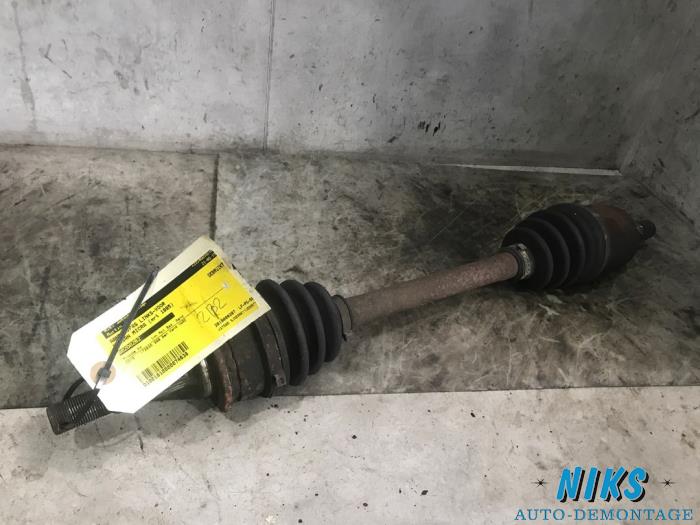 Front drive shaft, left from a Nissan Micra (K11) 1.0 L,LX 16V 1995