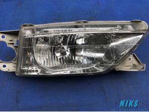 Używane Reflektor lewy Mazda 626 (GF12) 2.0i 16V GLX Cena na żądanie oferowane przez Niks autodemontage