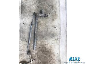 Used Wiper mechanism Volkswagen Touran (1T1/T2) 1.9 TDI 100 Price on request offered by Niks autodemontage