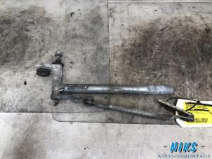Used Wiper mechanism Volkswagen Touran (1T1/T2) 1.9 TDI 100 Price on request offered by Niks autodemontage
