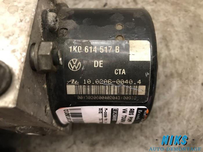 ABS pump from a Volkswagen Touran (1T1/T2) 1.9 TDI 100 2003