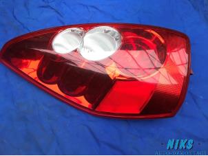 Używane Tylne swiatlo pozycyjne lewe Mazda 5 (CR19) 1.8i 16V Cena na żądanie oferowane przez Niks autodemontage