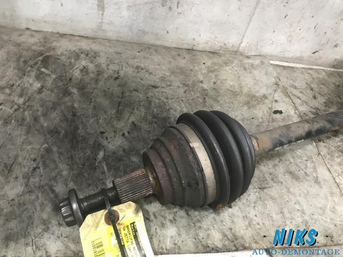 Front drive shaft, right from a Volkswagen Jetta III (1K2) 1.6 2007