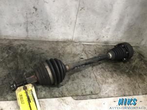 Used Front drive shaft, right Volkswagen Jetta III (1K2) 1.6 Price on request offered by Niks autodemontage