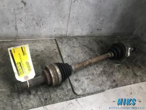 Used Front drive shaft, left Toyota Yaris (P1) 1.3 16V VVT-i Price on request offered by Niks autodemontage