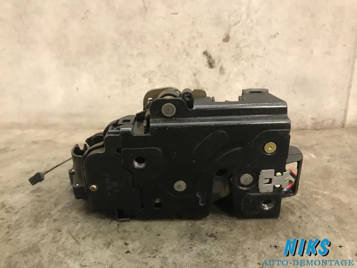 Serrure portière mécanique 2portes droite d'un Volkswagen Caddy III (2KA,2KH,2CA,2CH) 2.0 SDI 2004