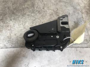 Used Rear door mechanism 4-door, right Toyota Yaris II (P9) 1.3 16V VVT-i Price on request offered by Niks autodemontage
