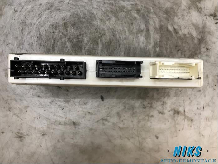 Komfort-Modul van een BMW 5 serie (E39) 520i 24V 1998