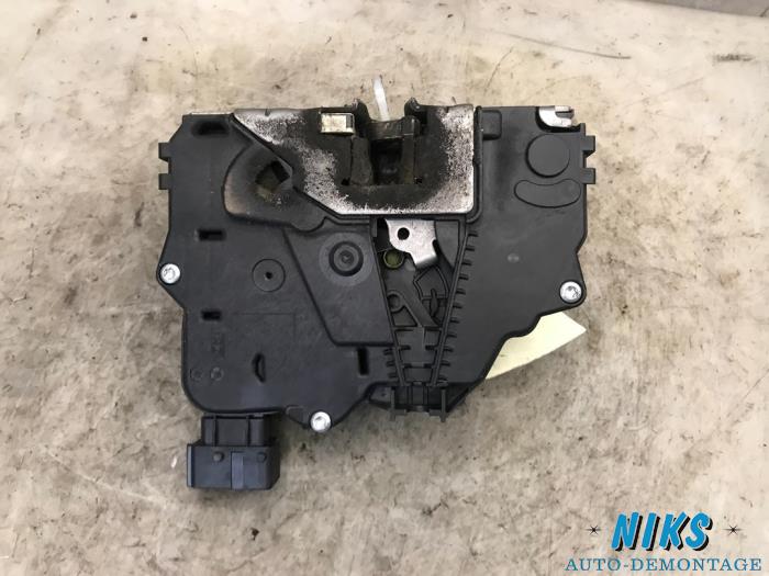 Door lock mechanism 2-door, right from a Opel Corsa D 1.4 16V Twinport 2007