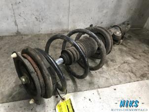 Used Front shock absorber rod, left Renault Laguna II Grandtour (KG) 1.9 dCi 120 Price on request offered by Niks autodemontage