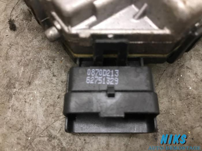 Front wiper motor from a Peugeot 207 CC (WB) 1.6 16V 2007