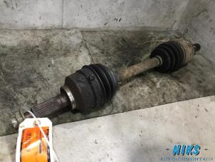 Used Front drive shaft, left Kia Sorento I (JC) 2.5 CRDi 16V Price on request offered by Niks autodemontage