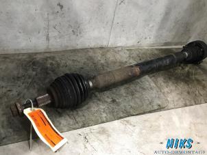 Used Front drive shaft, right Volkswagen Golf V (1K1) 1.6 FSI 16V Price on request offered by Niks autodemontage