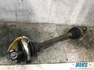 Used Front drive shaft, left Renault Clio II (BB/CB) 1.2 Price on request offered by Niks autodemontage