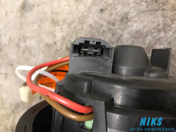 Heating and ventilation fan motor from a Dacia Logan MCV III/Sandero Wagon (SD07) 0.9 TCe 90 12V 2017