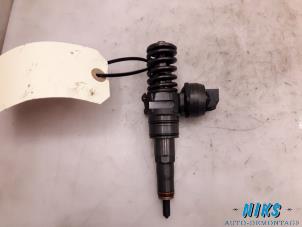 Used Injector (diesel) Seat Ibiza IV (6J5) 1.9 TDI 105 Price on request offered by Niks autodemontage