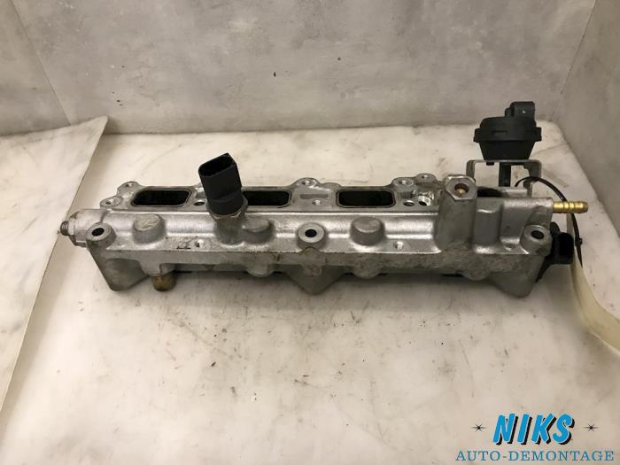 Usagé Distributeur de carburant Volkswagen Golf V (1K1) 1.6 FSI 16V Prix sur demande proposé par Niks autodemontage