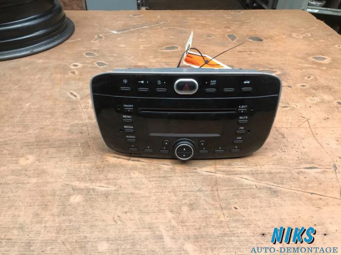Gebrauchte Radio Fiat Punto Evo (199) 1.2 Euro 5 Preis auf Anfrage angeboten von Niks autodemontage