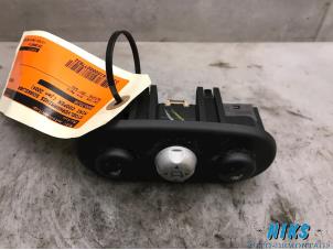 Used Seat heating switch BMW Mini One/Cooper (R50) 1.6 16V Cooper Price on request offered by Niks autodemontage
