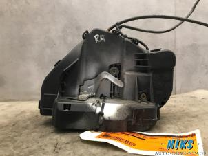 Used Rear door mechanism 4-door, right Mercedes C (W203) 2.0 C-200K 16V Price on request offered by Niks autodemontage