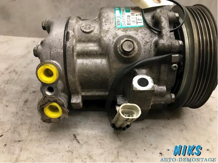 Air conditioning pump from a Opel Corsa C (F08/68) 1.2 16V Twin Port 2005