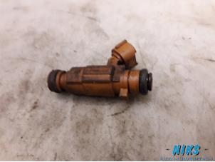 Used Injector (petrol injection) Kia Carens II (FJ) 1.8i 16V Price on request offered by Niks autodemontage