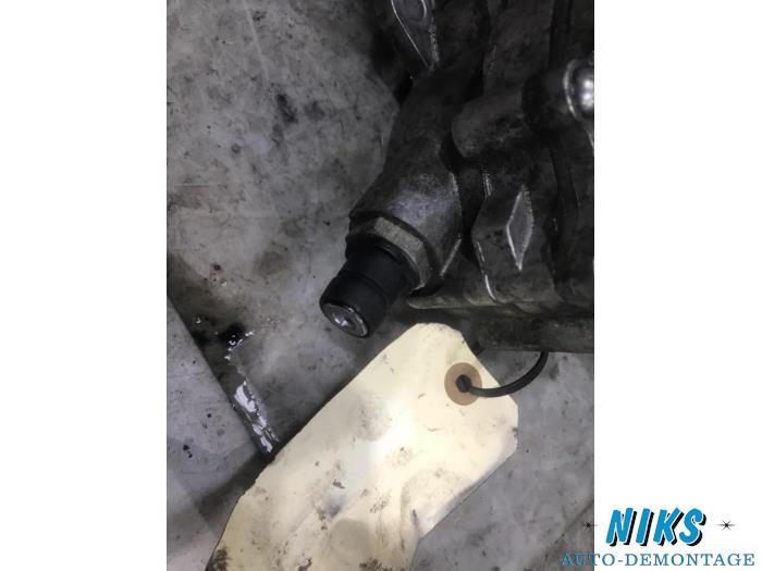 Mechanical fuel pump from a Seat Leon (1P1) 2.0 TDI 16V 2007