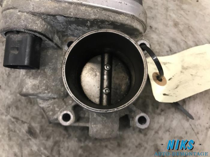 Throttle body from a Volkswagen Polo IV (9N1/2/3) 1.2 12V 2004