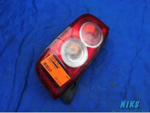Używane Tylne swiatlo pozycyjne lewe Nissan Micra (K12) 1.2 16V Cena na żądanie oferowane przez Niks autodemontage