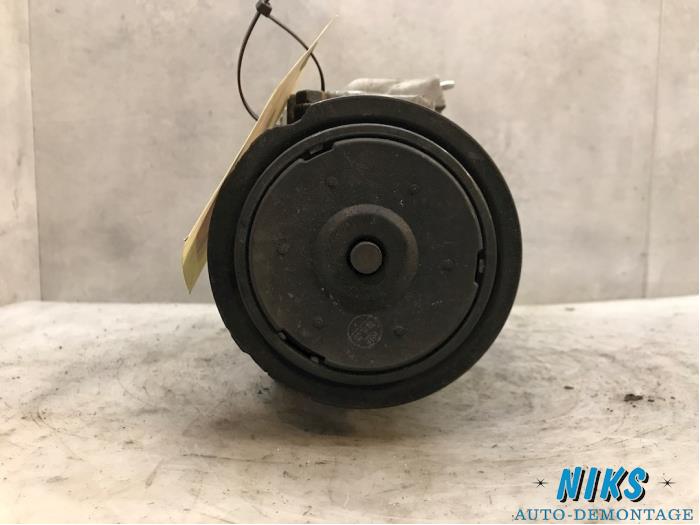 Air conditioning pump from a Volkswagen Polo V (6R) 1.2 12V 2009