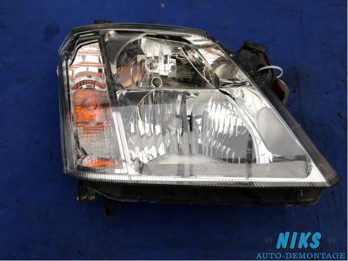 Headlight, right from a Opel Meriva 1.4 16V Twinport 2004