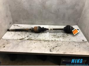 Used Front drive shaft, right Peugeot 807 2.0 16V Price on request offered by Niks autodemontage